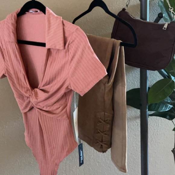 🆕Front twist collared bodysuit in Marsala - Picture 7 of 7